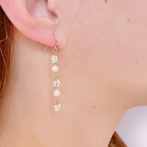 44. 花たまご 淡水パール ／ ピアス イヤリング ピアス（フック
