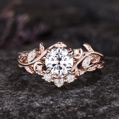 ユニークなリーフリング モアッサナイト エンゲージリングセット  