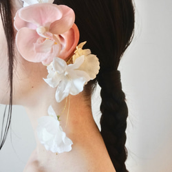 完成品】 ear cuff ピンク胡蝶蘭のフラワーイヤーカフ イヤーカフ