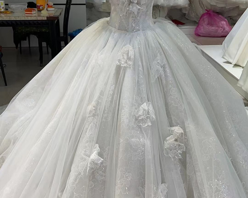 キャミソール ウェディングドレス チュール ボリューム 結婚式 ウエディングドレス＊ストラップキャミソール＊チュール ドレス