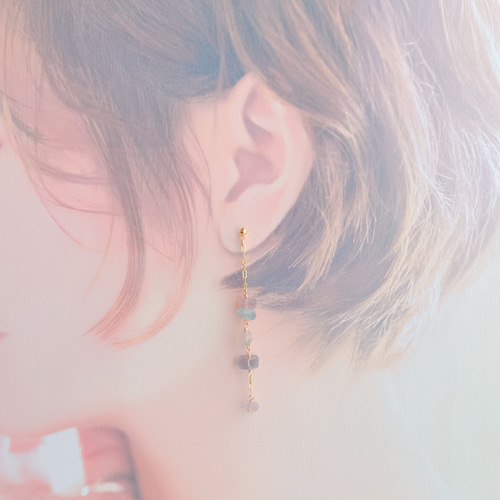天然石フローライトの揺れるピアス 紫陽花カラー 16kgp ピアス（フック 