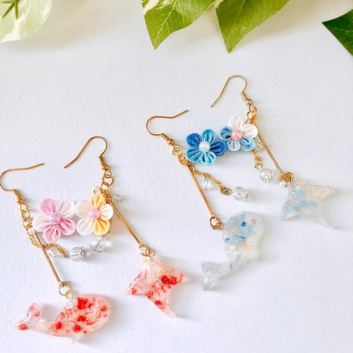 ♡ハンドメイド♡ビジューピアスイヤリング 海の生き物ピアス ピアス イヤリング つまみ細工 くじら クリオネ