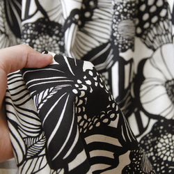 ノルディック調フラワー　綿麻ギャザースカート（モノトーン フラワー）リネン 麻 ロング マキシ ポケット 白黒 生成り 6枚目の画像