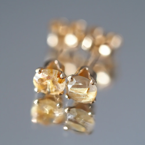 【rico】MONAKAjewelleryピアス(片耳用)ゴールデンルチル rico】MONAKAjewelleryピアス(片耳用)ゴールデンルチル ピアス