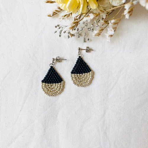 再販】雫 ビーズピアス/イヤリング 黒×銀 ピアス（スタッド・一粒  