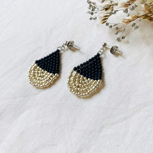 ✨4点おまとめ　✳️オリーブ雫ビーズ刺繍　ピアスorイヤリング ✨4点おまとめ ✳️オリーブ雫ビーズ刺繍 ピアスorイヤリング