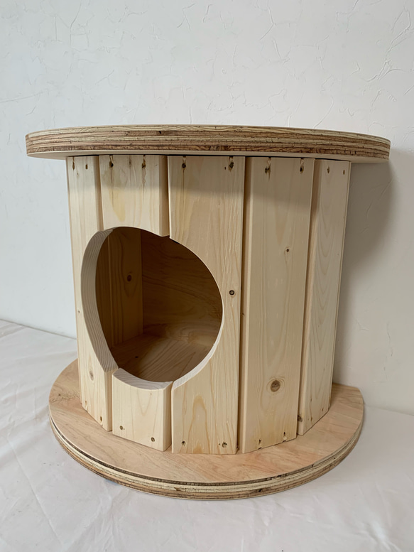 木の香り漂うキャットハウス＊キャットタワー                                     木製ドラムで作る、木の香り漂うキャットハウスです。1個で使ってもok♪重ねてタワーにしてもok♪猫 IQ1221755073(9425円)