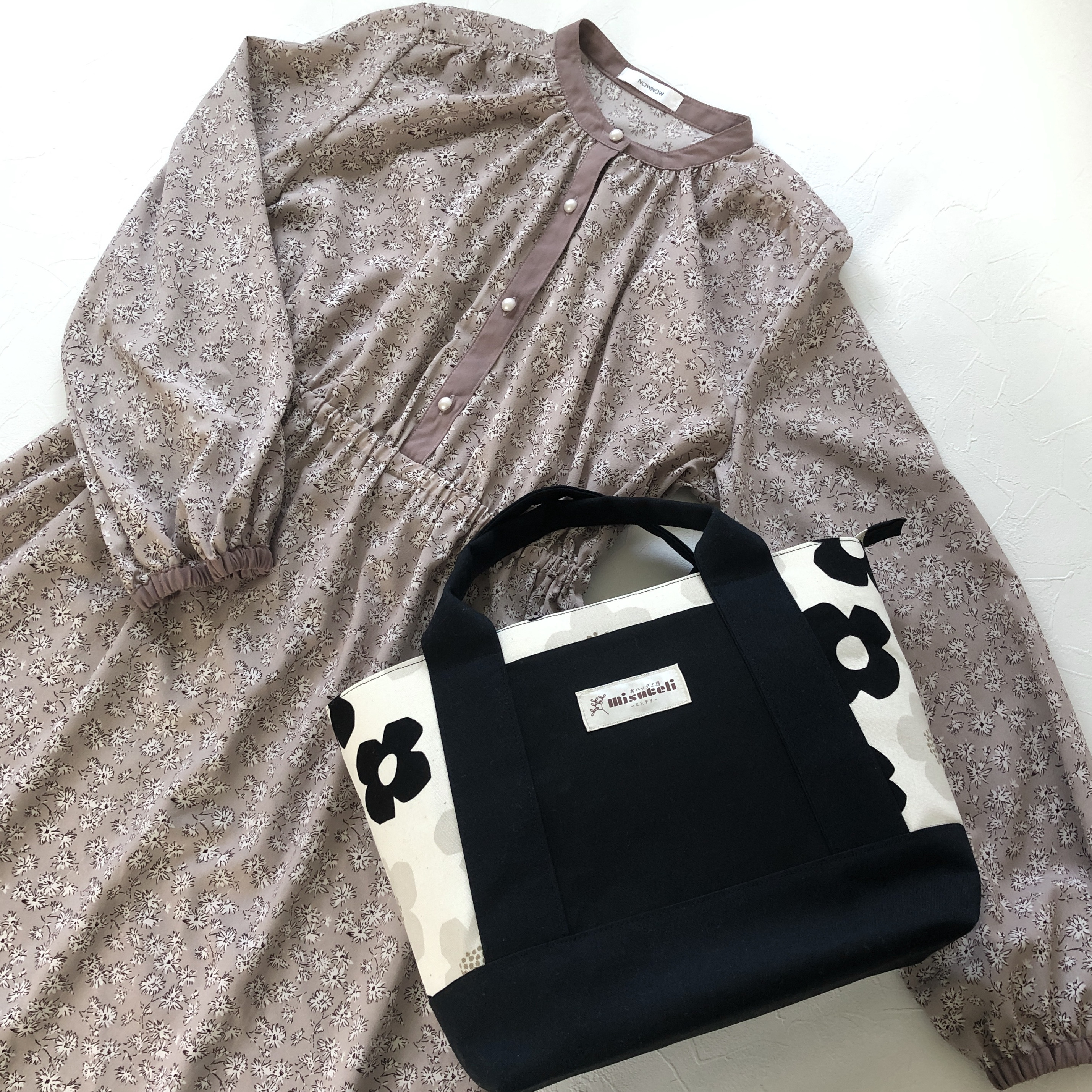 あおりポケットトートバッグ　モノトーン