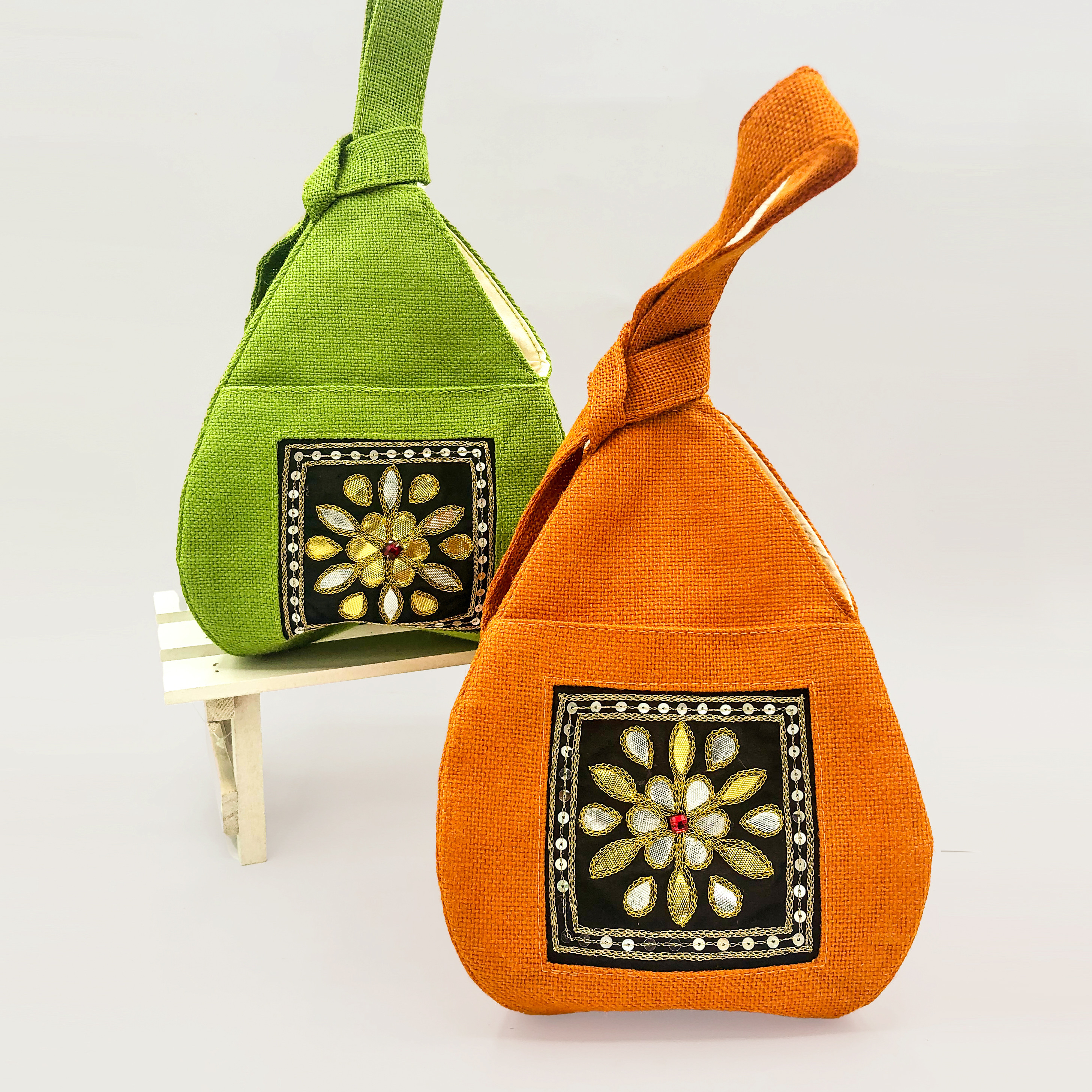 【インド／ゴタパティ】手刺繍の巾着バッグ