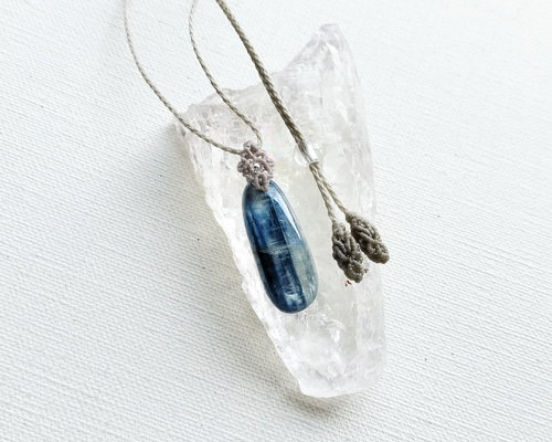 カイヤナイト ネパール産 ＊ マクラメペンダント なネックレス ⑤ カイヤナイト ネパール産 ＊ マクラメペンダント なネックレス