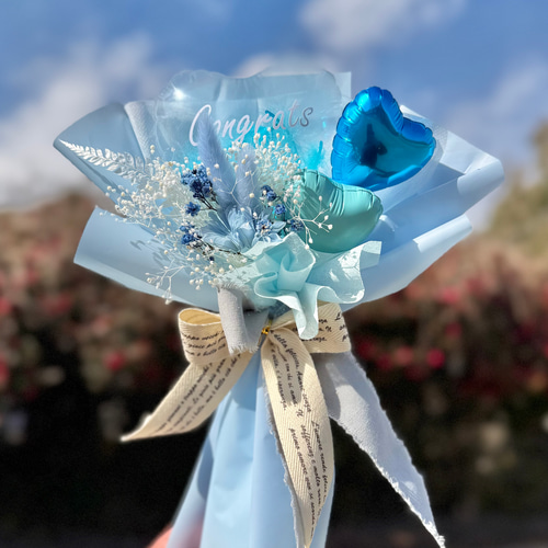 バルーンブーケ花束　水色×ラブブ　一点のみ フラワーバルーンブーケ ブルー｜名入れ可｜誕生日・発表会・結婚祝い