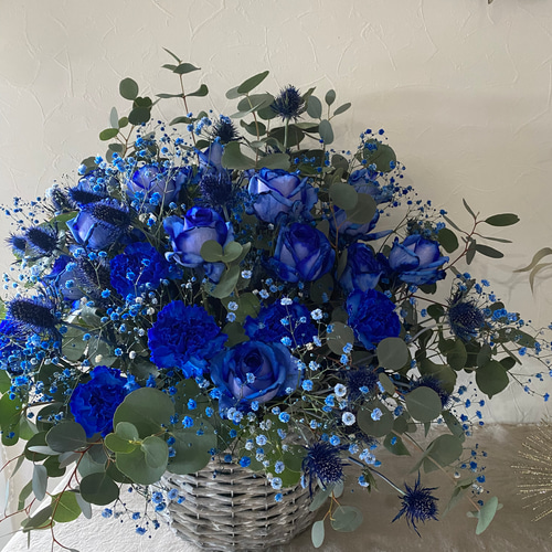 生花/青のフラワーアレンジメント/カゴのフラワーアレンジメント