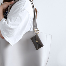 サフィアーノレザー カラビナ付きミニケース  本革  レザー 10枚目の画像