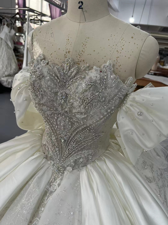 韓国風ビジューウエディングドレス シアーな美しさ ベアトップ　豪華なトレーン 抜群のおしゃれ見え XL 身長 ドレス