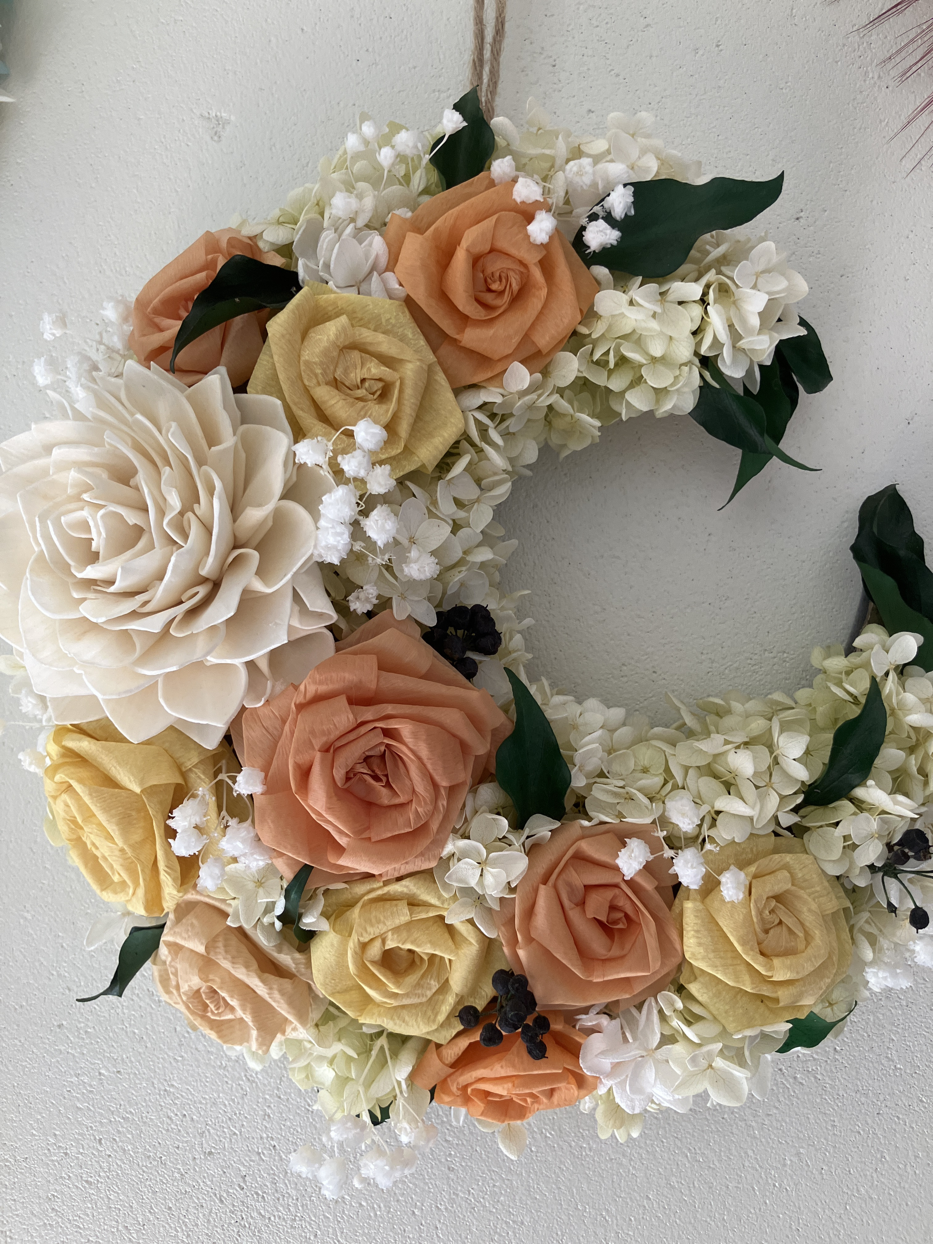 オレンジのウッドフラワーの三日月リース 5,840円