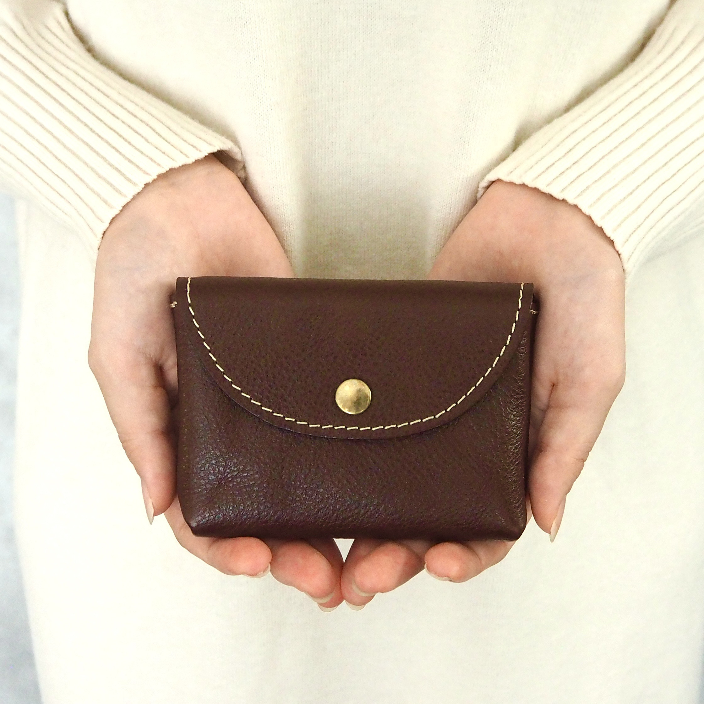 たっぷり入るコンパクト財布（焦茶）