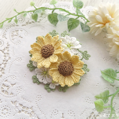 ハンドメイド 手刺繍 ブラウン 椿 花柄 4つ割れ 手編みレース縁取り のれん ハンドメイド 手刺繍 ブラウン 椿 花柄 4つ割れ 手編みレース縁取り