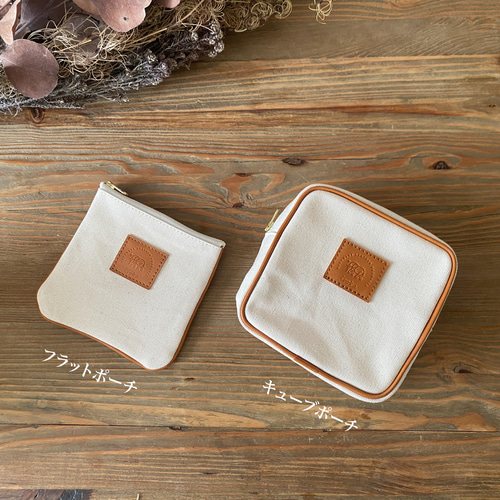 帆布と革のスクエアポーチ フラット'' ホワイト グレー ブラック 倉敷