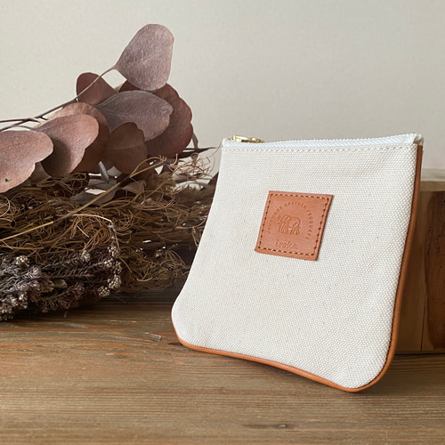 帆布と革のスクエアポーチ フラット'' ホワイト グレー ブラック 倉敷