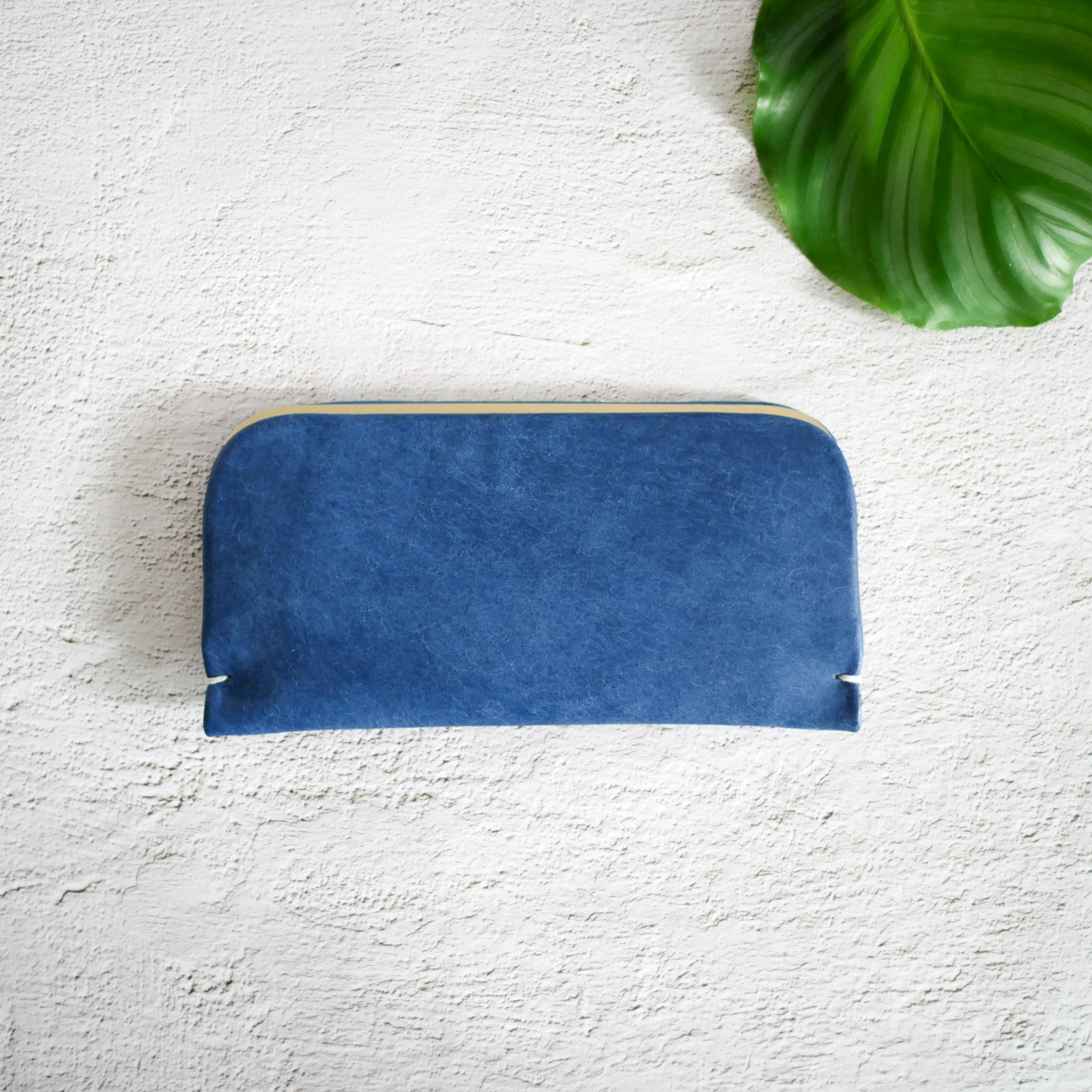 薄さが嬉しい！ミニマムな「スナップウォレット・LONG」コバルトブルー