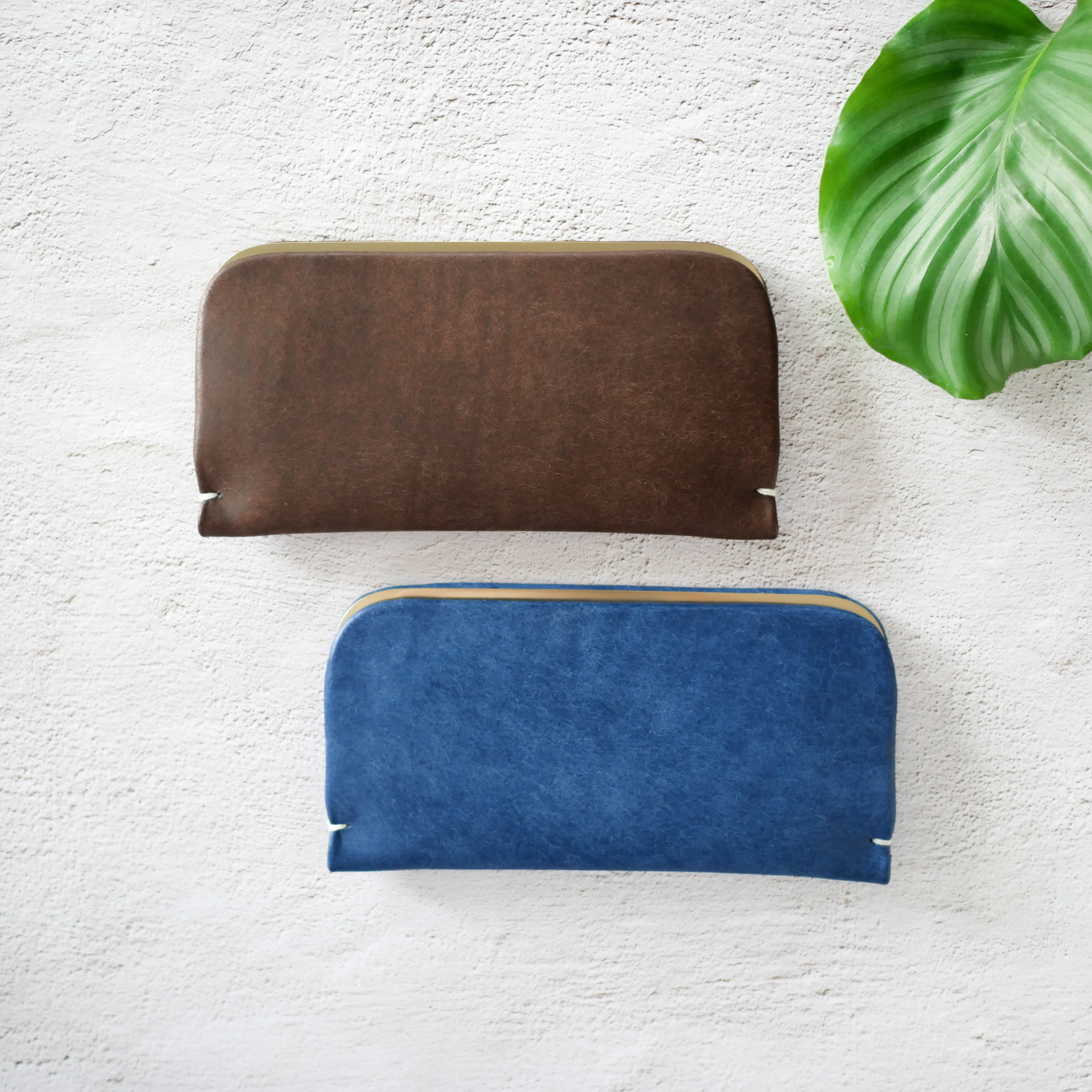 新色➖薄さが嬉しい！ミニマムな「スナップウォレット・LONG」カカオブラウン