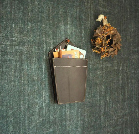 壁に掛けられる本革製レターラック・小物入れ 壁掛けラック・ウォール