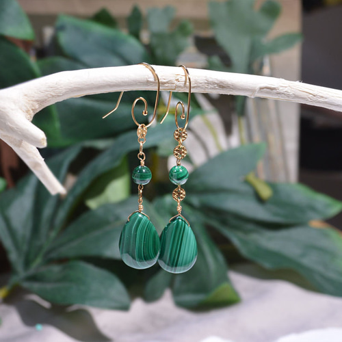 14kgf 天然石 一点物 マラカイト ピアス イヤリング 大ぶり 14kgf 天然石 一点物 マラカイト ピアス イヤリング ※やや訳あり