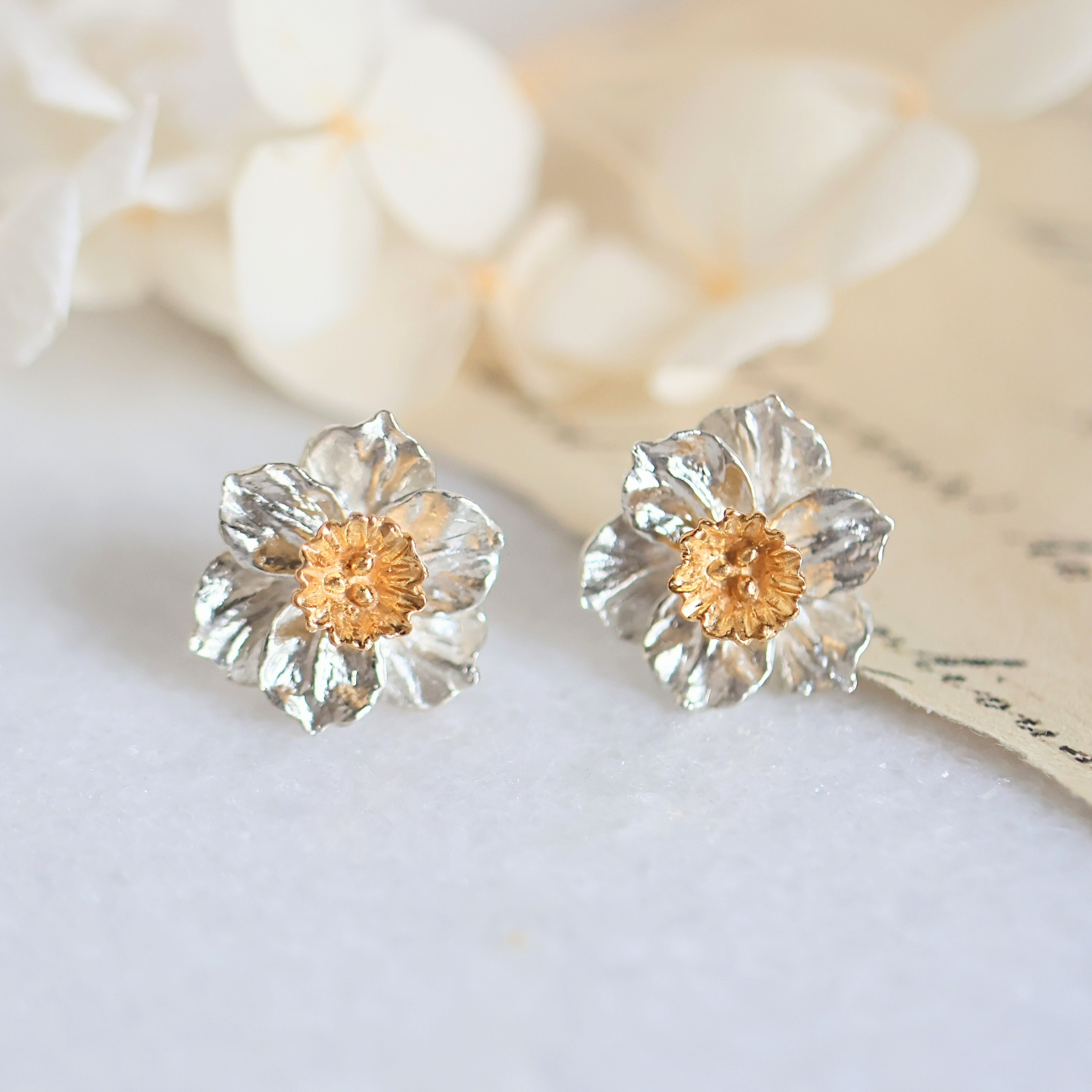 神秘の花スイセンのピアス【受注生産】