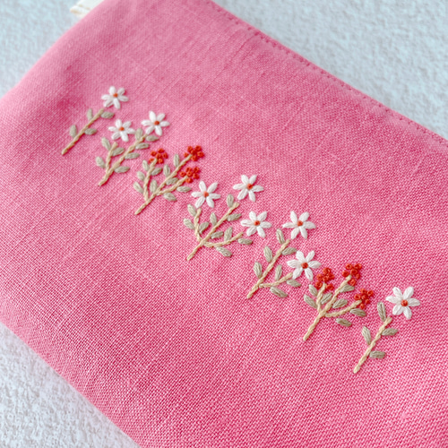 16センチファスナー手刺繍フラットポーチ(ピンク) ポーチ iro 16センチファスナー手刺繍フラットポーチ(ピンク) ポーチ iro