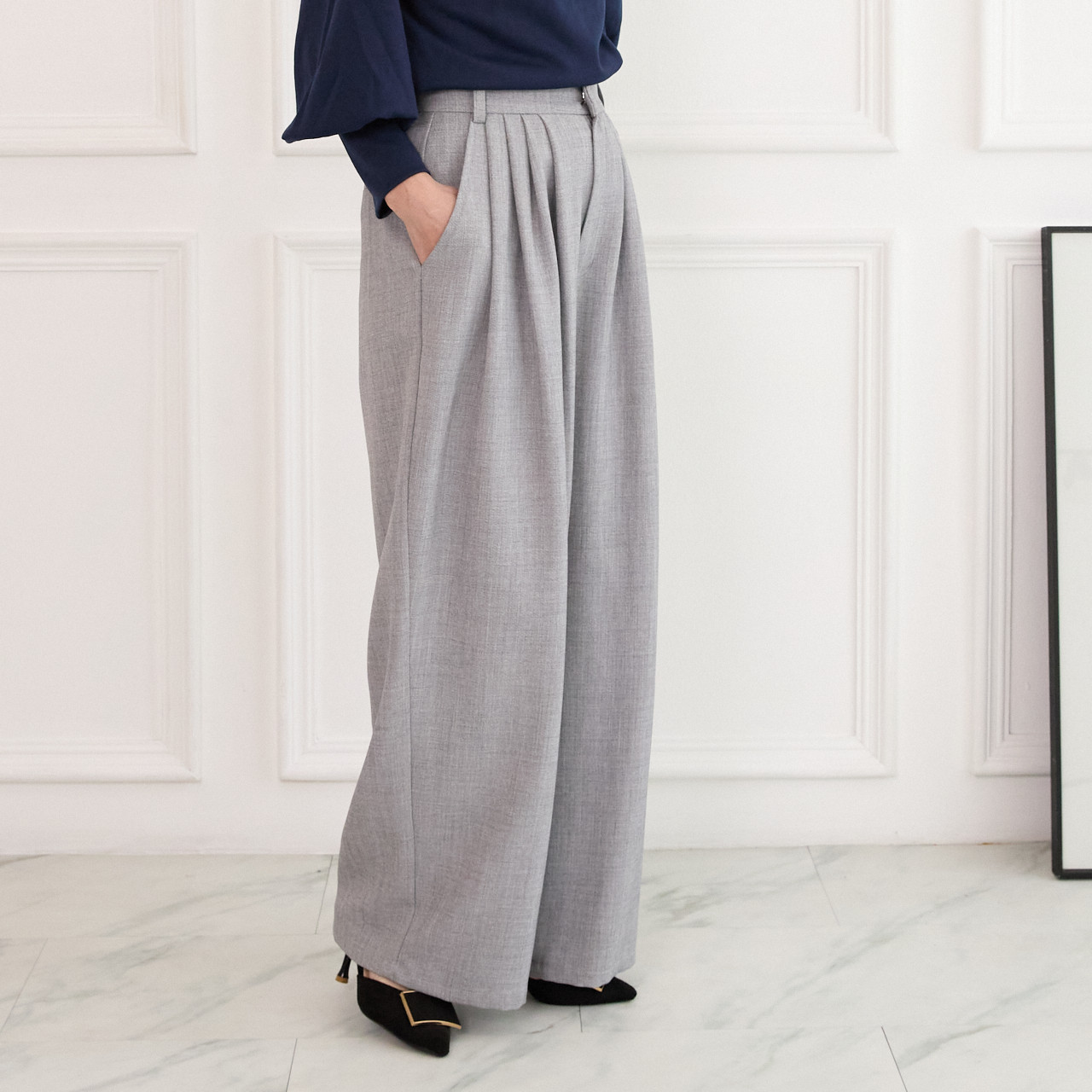 【洗濯可、通年着れる】プリーツタック ワイドパンツ  後ろウエストゴム 　【4サイズ】  グレー　0635Grey