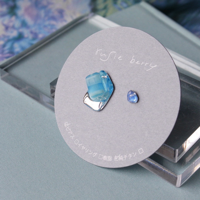 mirror series 湖畔　一点物　透明感　チェコガラス　鏡　ミラー　ウェーブ　金属アレルギーフリー