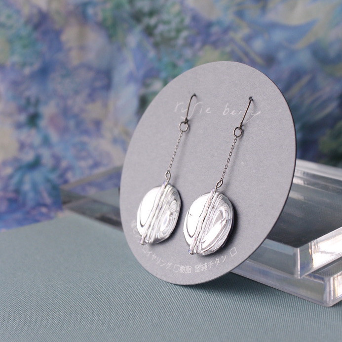 mirror series 揺れる雫　1点物　うる艶　チェコガラス　オーロラ 　透明感　鏡　ミラー　金属アレルギーフリー