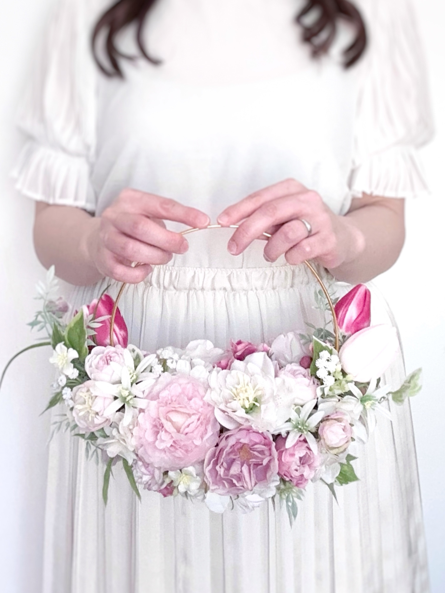 ふわふわピンクのガーデンフープブーケ