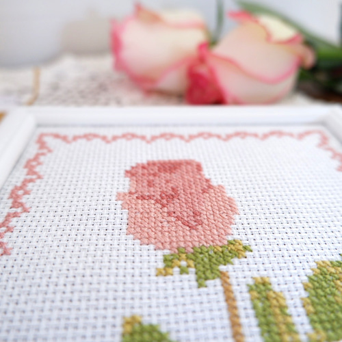 アンティーク カットワーク ニードルポイントローズ 薔薇 花刺繍リネン大判クロス 薔薇とリボン刺繍 テーブルセンタークロス - 薔薇と天使の