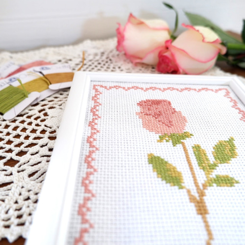 アンティーク カットワーク ニードルポイントローズ 薔薇 花刺繍リネン大判クロス 薔薇とリボン刺繍 テーブルセンタークロス - 薔薇と天使の