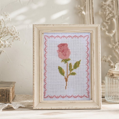 アンティーククロス＆刺繍ハンドメイド·͜· ♡ 静かな一輪の薔薇 アンティークローズのクロスステッチ図案 編み図