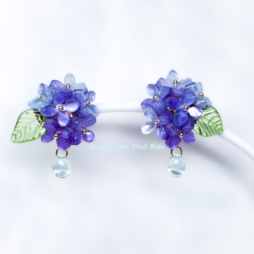 紫陽花と雫のピアス バイオレット×ブルー ピアス（スタッド・一粒 