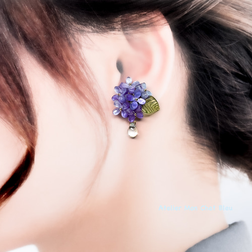 紫陽花と雫のピアス バイオレット×ブルー ピアス（スタッド・一粒 