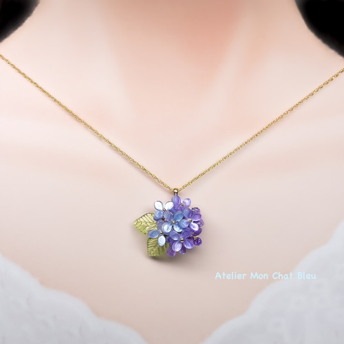 雨に濡れて透き通る紫陽花と鬼灯　色変化勿忘草　ネックレス 雨に濡れて透き通る紫陽花と鬼灯 色変化勿忘草 ネックレス