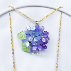 〜カヤ　　　☾ ✯✵ ☽様〜新作天然石にくきゅうレジンネックレス猫ちゃん×紫陽花 紫陽花のネックレス バイオレット×ブルー ネックレス