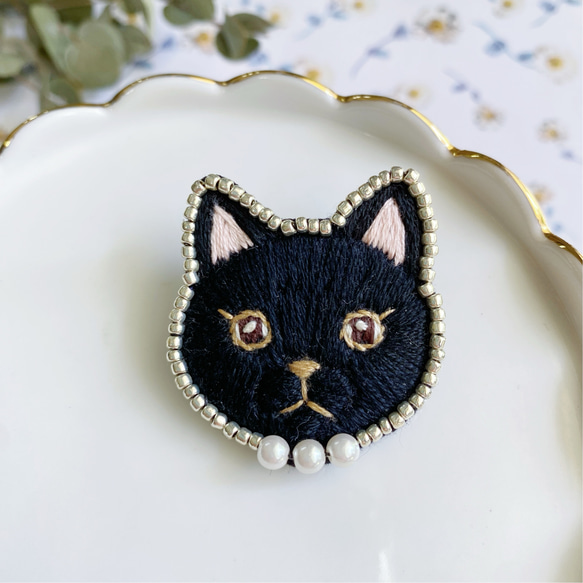 黒猫刺繍ブローチ】アニマル刺繍ブローチ 黒ネコ ブローチ Hi-na
