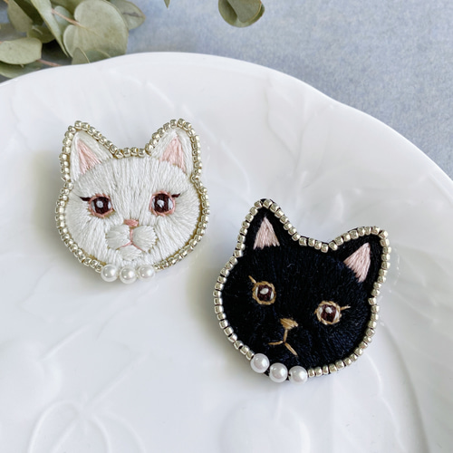 黒猫刺繍ブローチ】アニマル刺繍ブローチ 黒ネコ ブローチ Hi-na 通販
