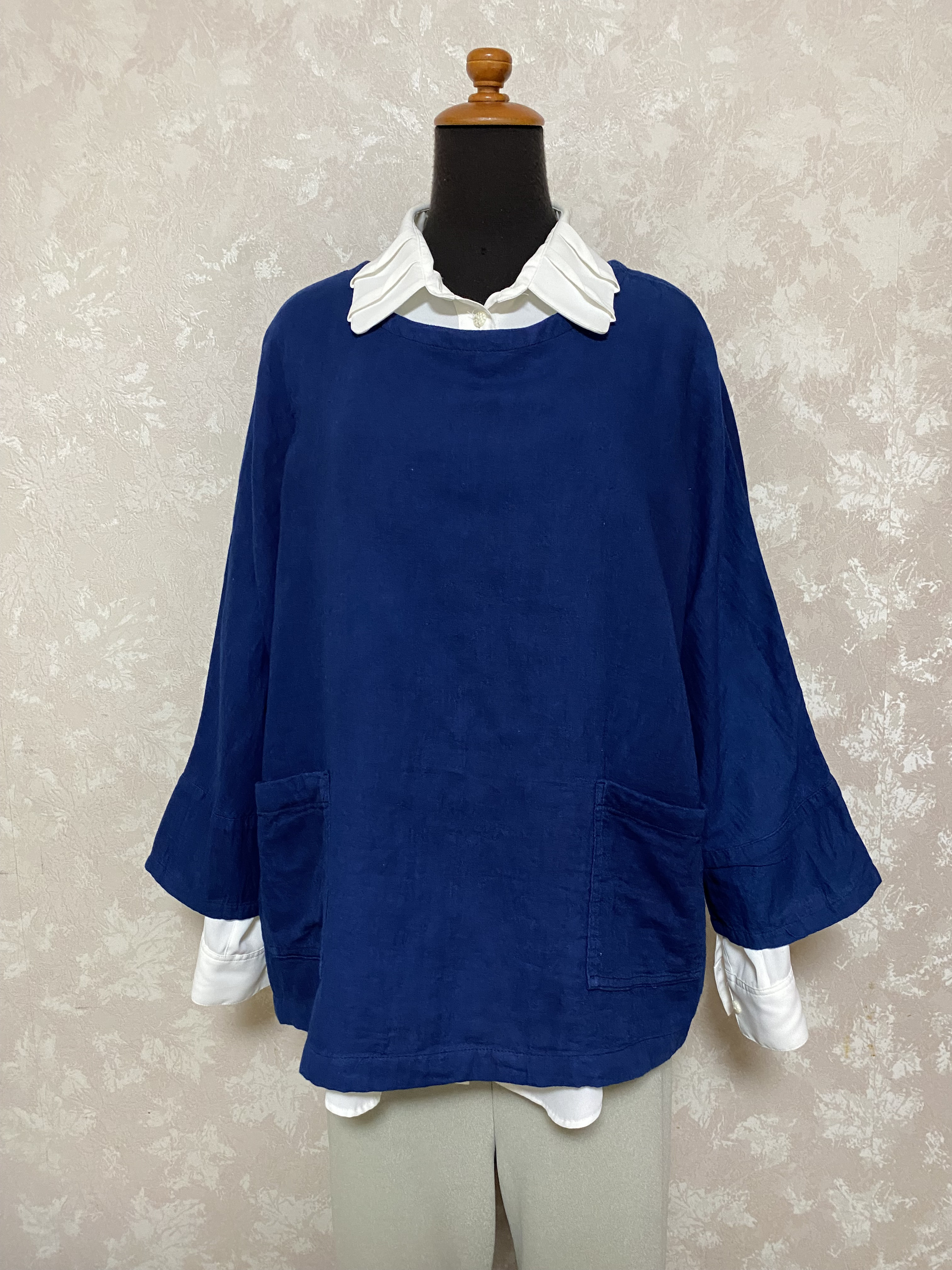 85藍染めのトップス