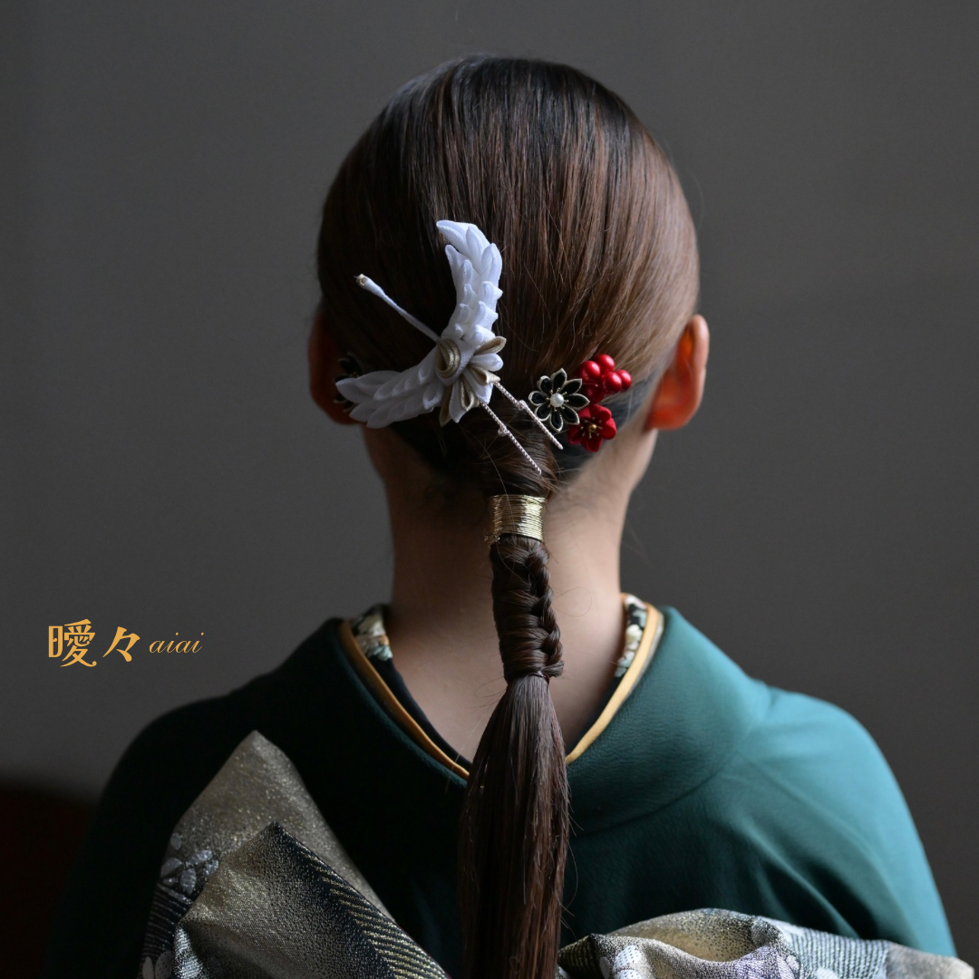 【Tsuru】つまみ細工髪飾り　鶴　和装　着物　振袖　袴　色打掛　成人式　卒業式　結婚式　白　ゴールド　赤　　黒