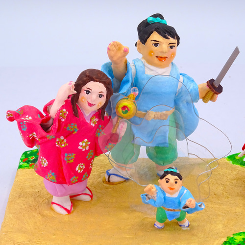 粘土人形 絵は隙間で描いて行きますが 石塑粘土人形を100体作ります。 26年の