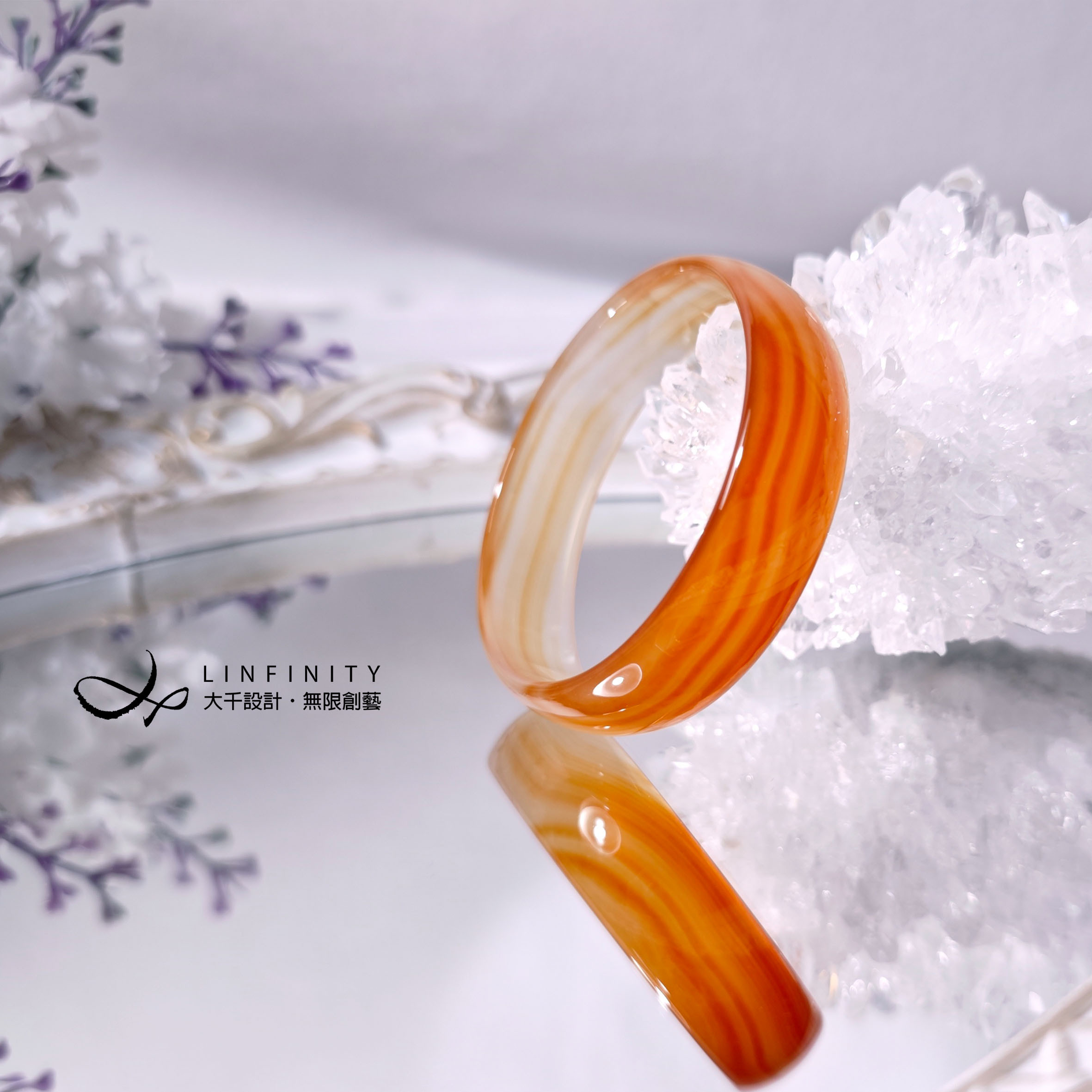 富、繁栄、成功を象徴する縞模様の瑪瑙をあしらった最高級翡翠ブレスレット（17.5cm）。