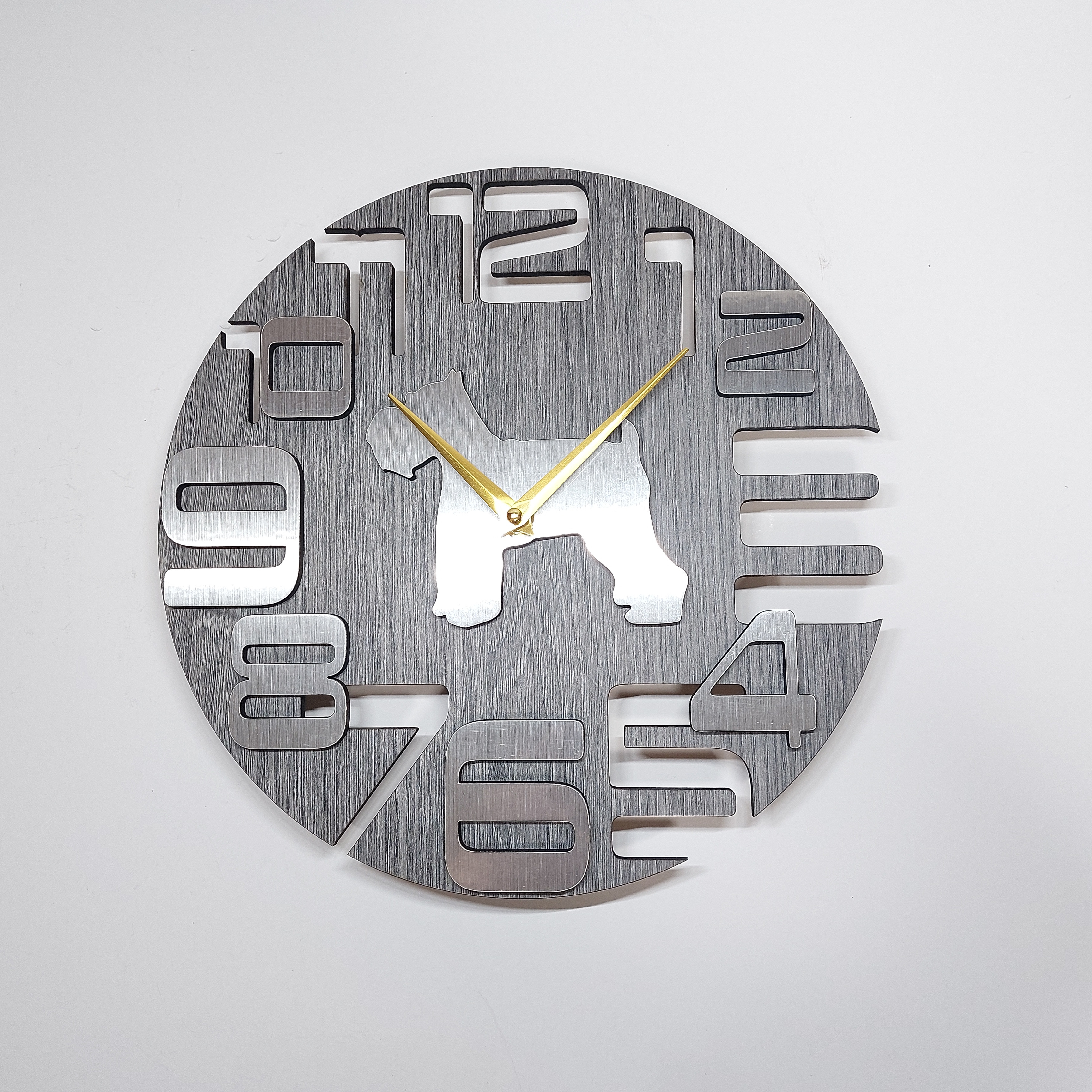 【期間限定値下げ3000円引き】【名入れ・文字入れ】　メタリックシルバー3D　グレー木調　シュナウザー　 静音掛け時計