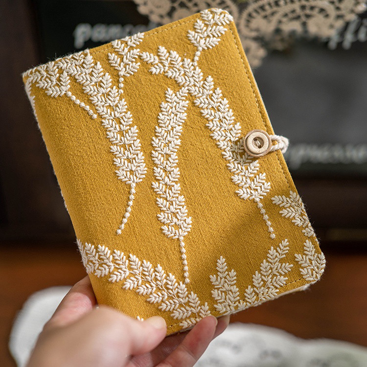黄色の麦の穂を刺繍する、手帳カバー(A5/A6サイズ) ダイアリー帳・スケジュール帳