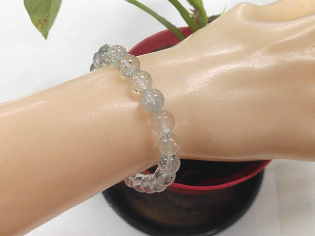 天然石 スティブナイト・イン・クォーツ8.4mm～8.9mm玉ブレスレット 内周17.9cm 　　240101486