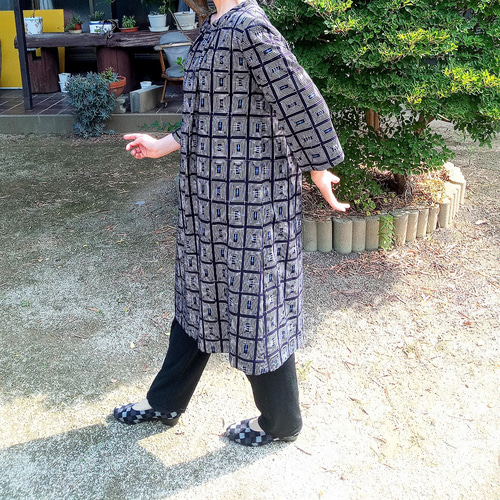 久留米絣のロングワンピース 七分袖 夏涼しく 冬は重ね着で スタイル